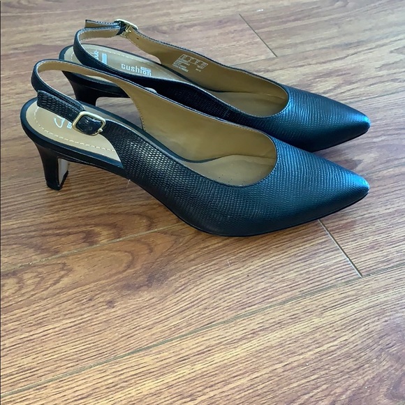 Clarks Shoes - 💜Clarks Women's Crewso Riley Dress Pump